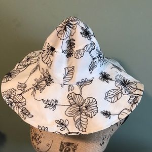 San Diego Cotton embroidered floral wide brim sun Hat size 57cm preowned